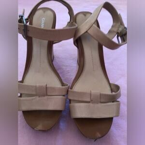 Gianni Bini tan wedge heels size 9
